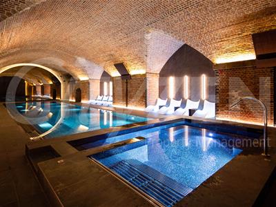 RESIDENTS POOL